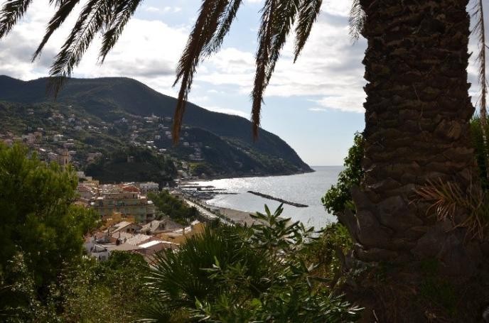Blick auf den Strand von Moneglia
